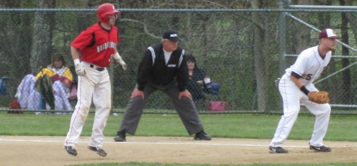 Baseball Downs RIC in Winner's Bracket Semifinal, 8-5