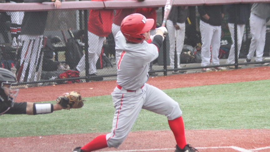 Baseball Splits Doubleheader with UMass Dartmouth