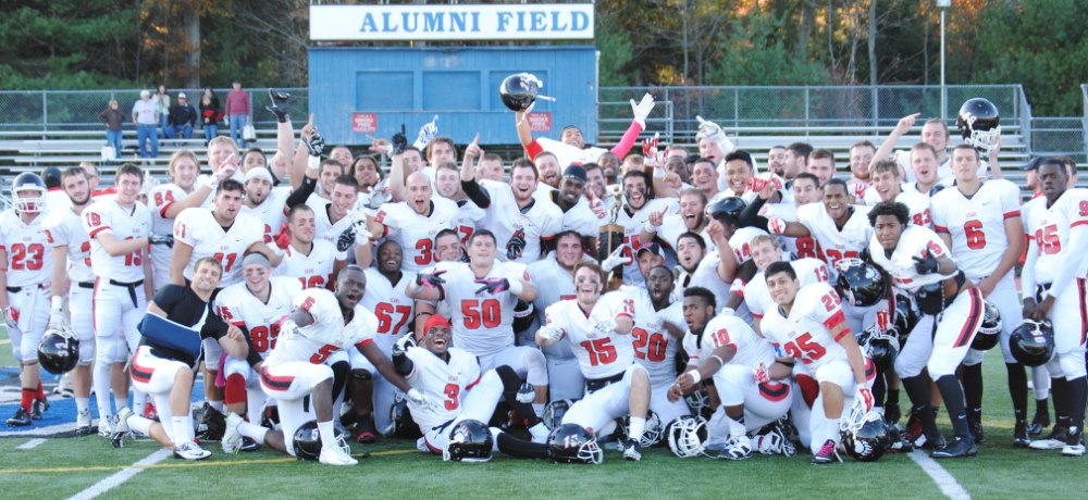 Green Leads Football to Dramatic 27-23 Win at Westfield