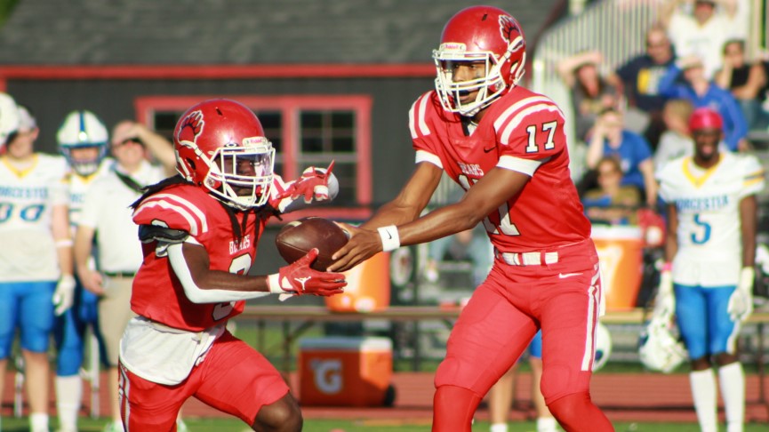 Football Rolls to 42-7 Homecoming Win Over Worcester State