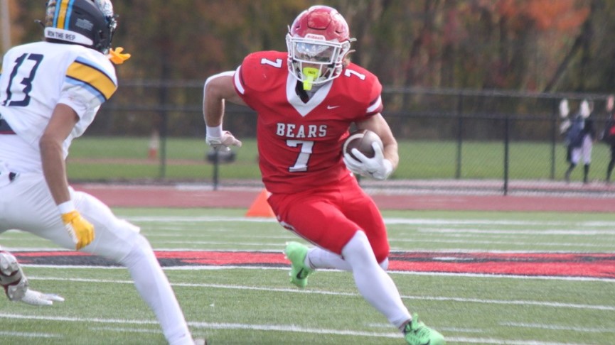 Strong Second Half Lifts Football to 35-15 Senior Day Win Over UMass Dartmouth