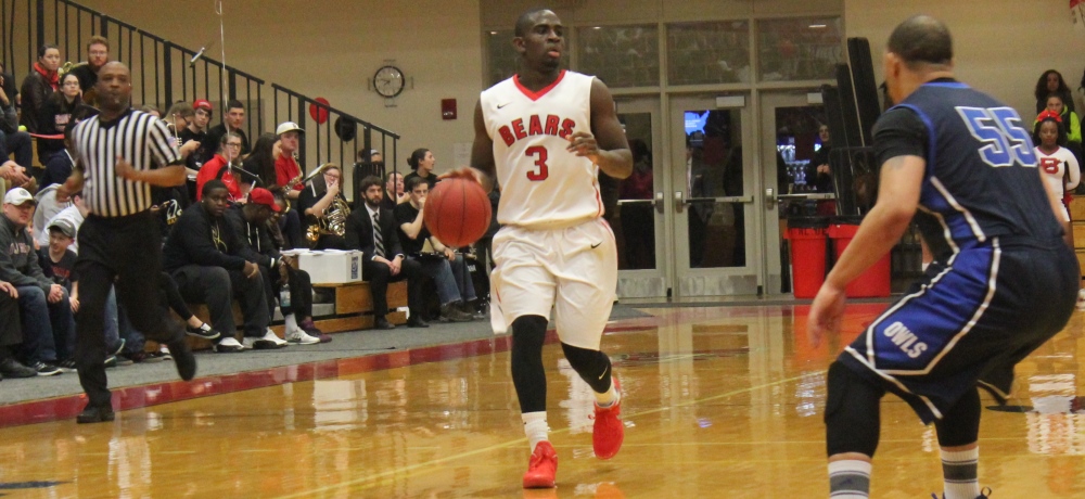 Men's Basketball Edges Westfield State, 77-75