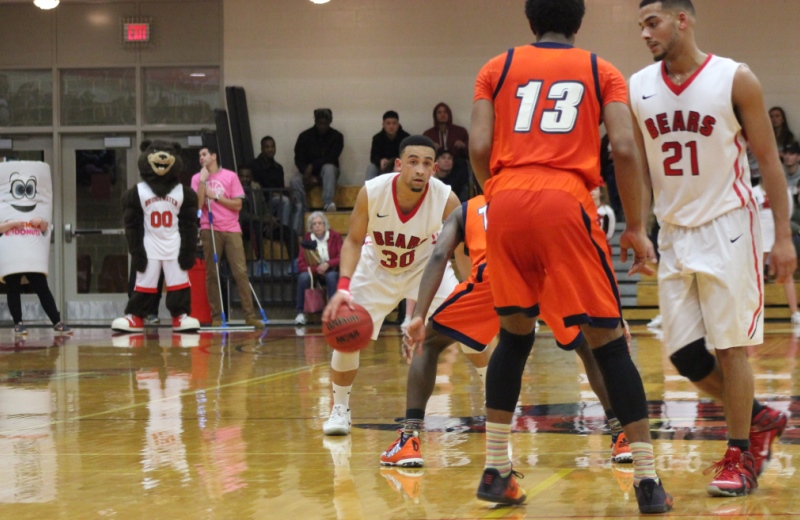 Men's Basketball Downs Salem State, 72-61