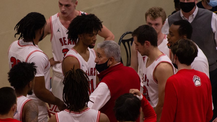 Men's Basketball Falls to RIC, 93-74
