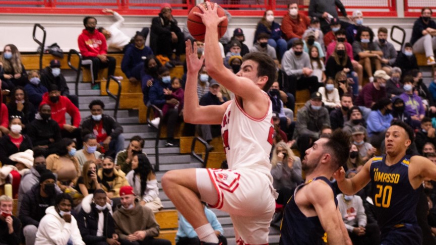 Men's Basketball Falls to Endicott at EC Tip-Off Classic