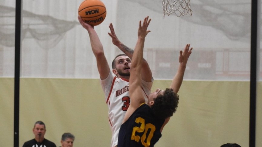 Men's Basketball Falls to Wheaton, 90-81