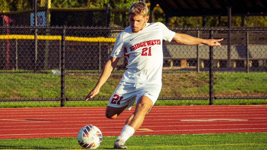 Men's Soccer Edges Mass. Maritime, 2-1
