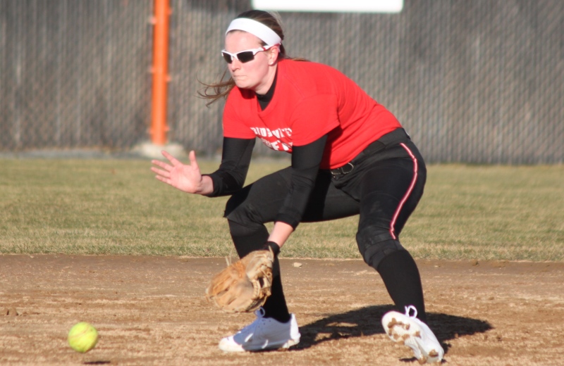 Softball Splits Pair of Games to Open 2020 Campaign in Florida