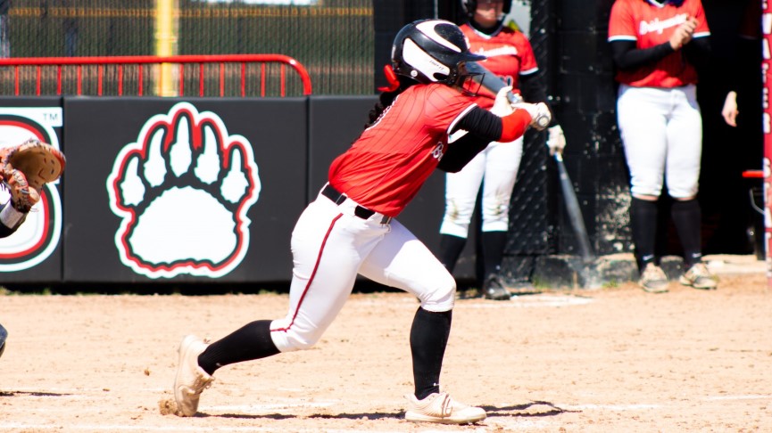 Softball Sweeps MCLA in MASCAC Twinbill