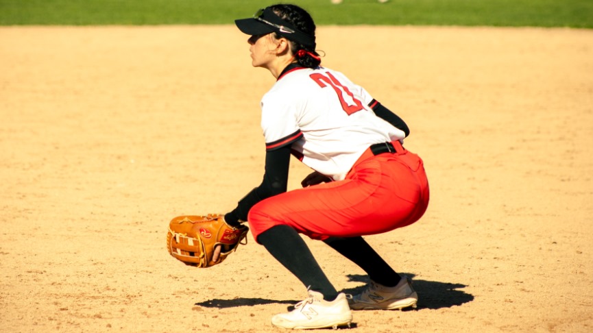Softball Splits MASCAC Doubleheader with MCLA