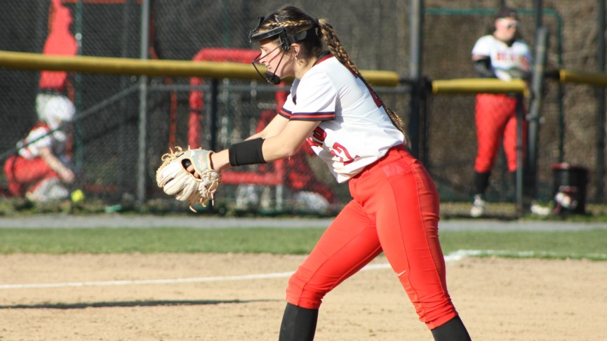 Softball Rallies for MASCAC Sweep of Salem