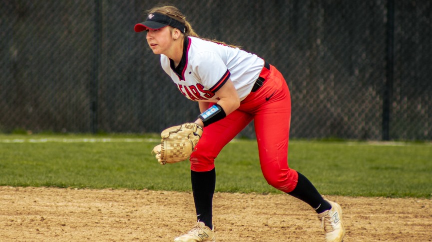 Softball Splits Twinbill with Suffolk