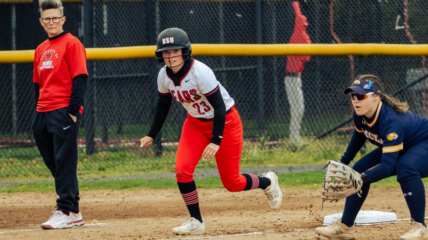Softball Sweeps MCLA in MASCAC Doubleheader