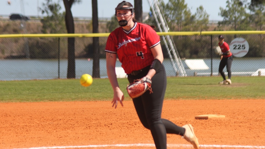 Softball Splits Pair of Games at the Fastpitch Dreams Spring Classic