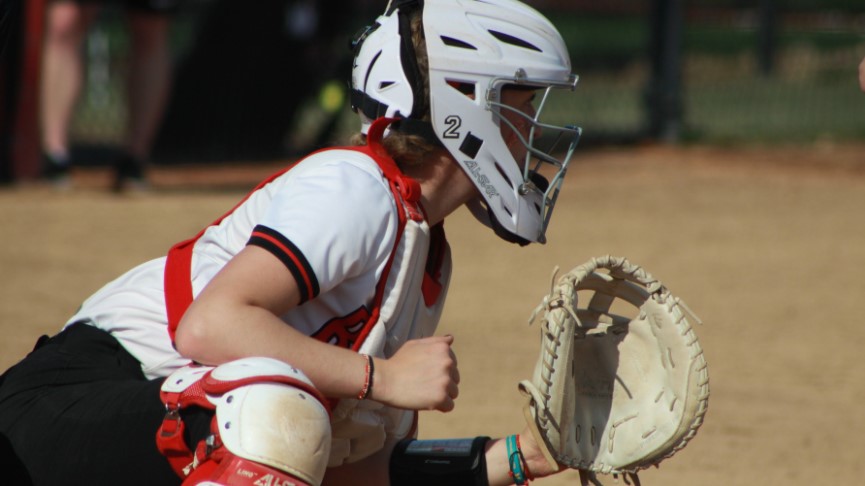 Softball Sweeps Fitchburg State in MASCAC Twinbill