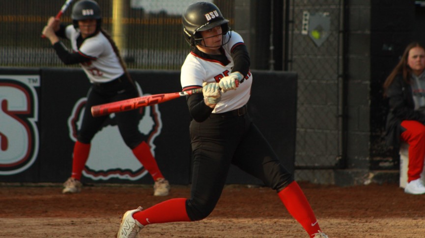 Softball Splits MASCAC Doubleheader with Framingham State