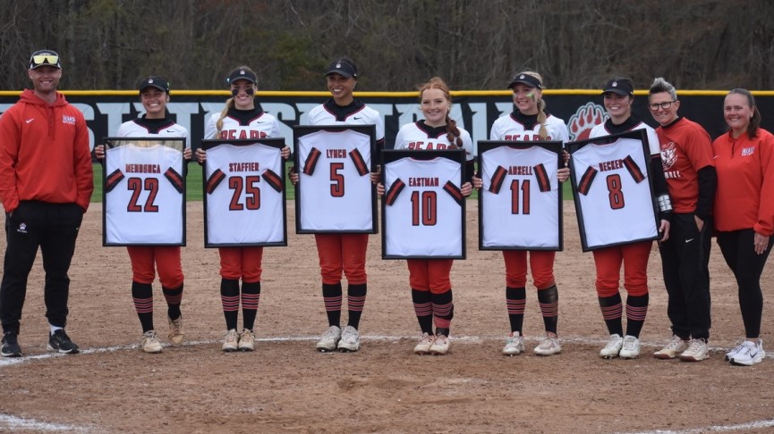 Hargreaves Tosses No-Hitter as Softball Sweeps Senior Day Twinbill