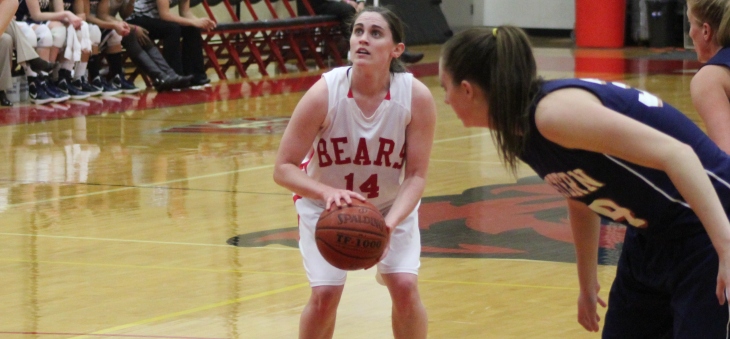 Women's Hoops Downs Colby to Advance to Mariner Classic Title Game