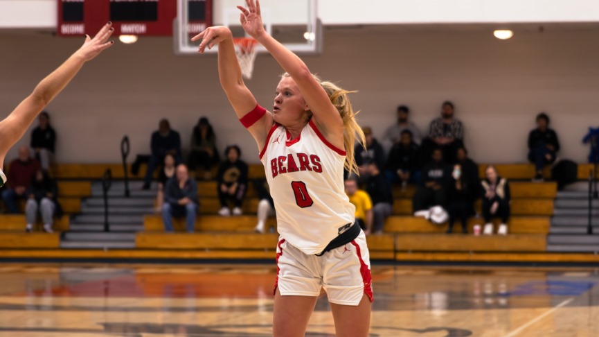 Women's Basketball Stuns #24 UMass Dartmouth, 78-71