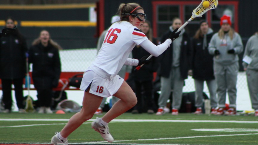 Women's Lacrosse Holds Off UNE, 11-9