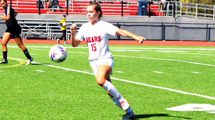Women's Soccer Tops Framingham, 2-1 in Dramatic Fashion