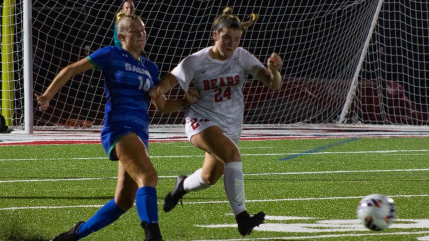 Belcher, Dewhurst Lead Women's Soccer to 6-1 Win Over Salve