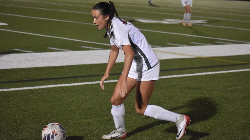 Women's Soccer Battles Conn. College to Scoreless Draw