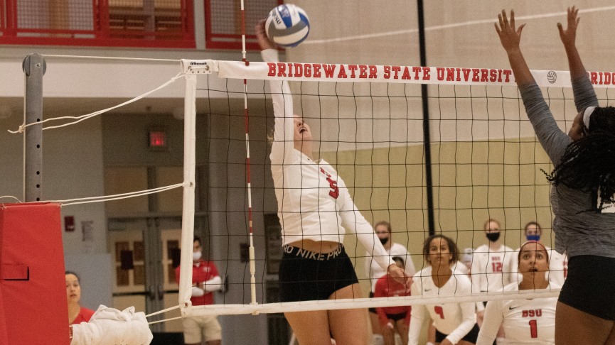 Volleyball Edges Fitchburg State in MASCAC Opener, 3-2