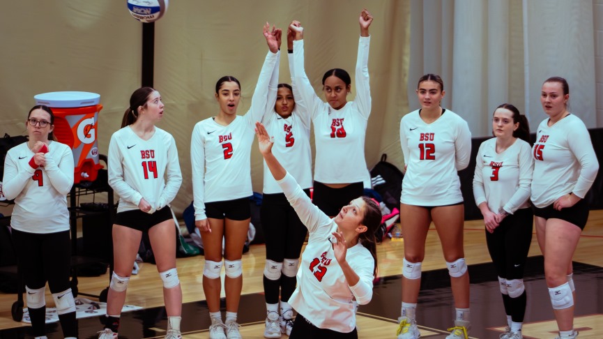 Volleyball Extends Streak to Seven with 3-2 MASCAC Win Over Worcester State