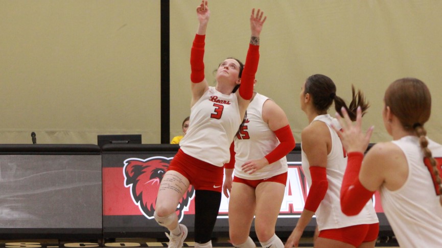 Volleyball Sweeps Anna Maria in MASCAC Match